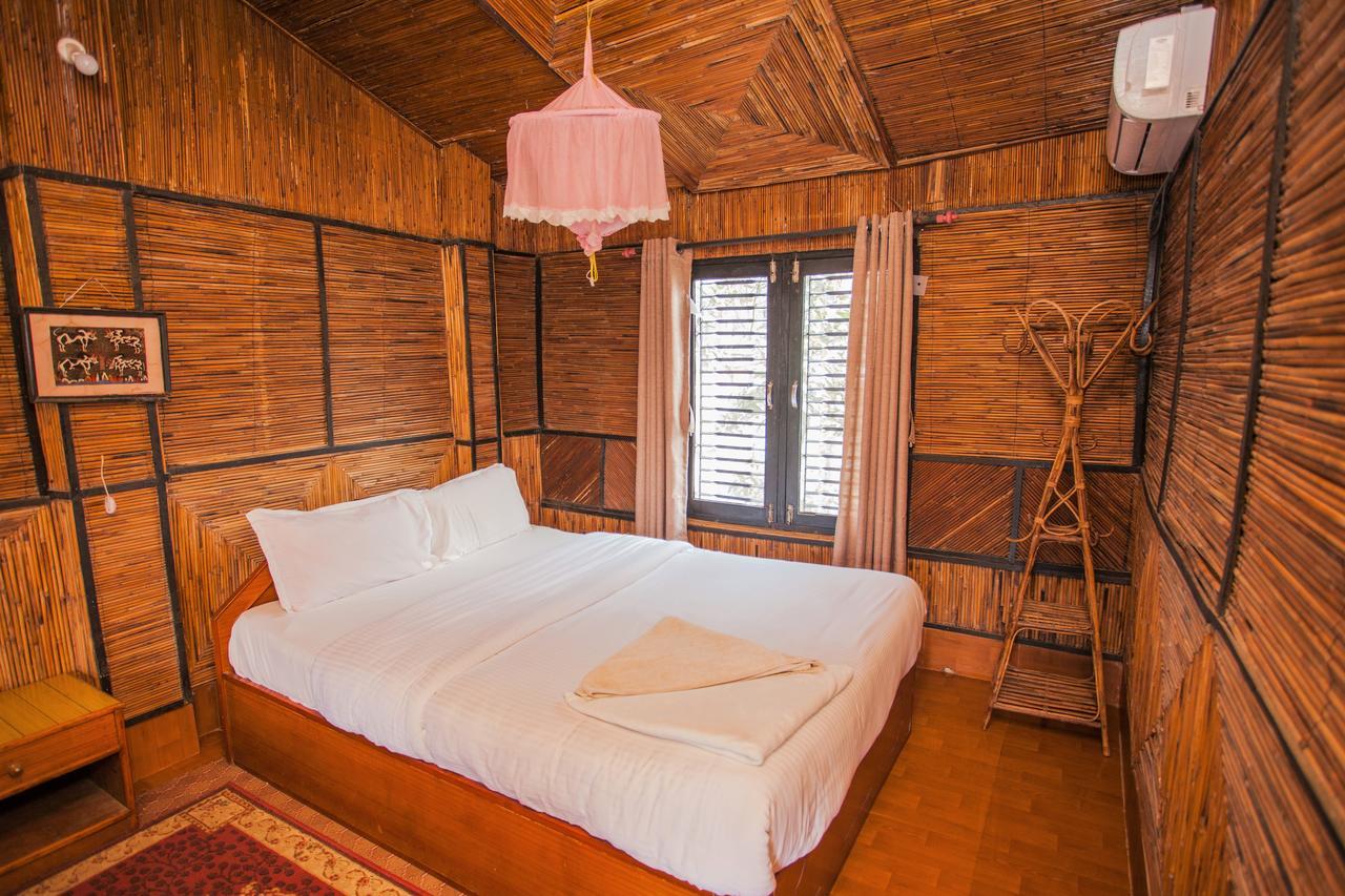 Chitwan Tiger Camp Resort Sauraha